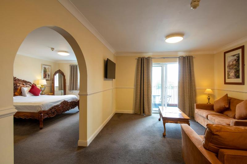 Southview Park Hotel - image 47