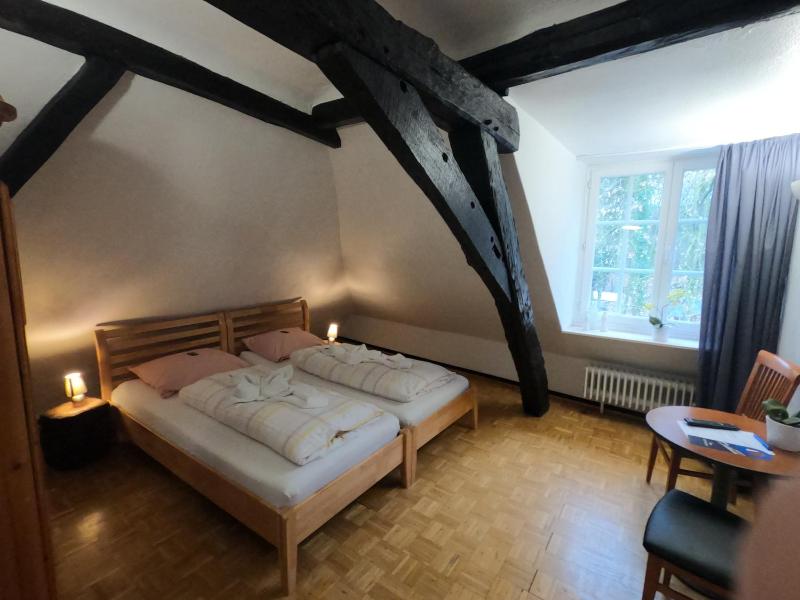 Classic Double Room image 3