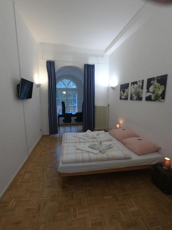 Classic Double Room image 2