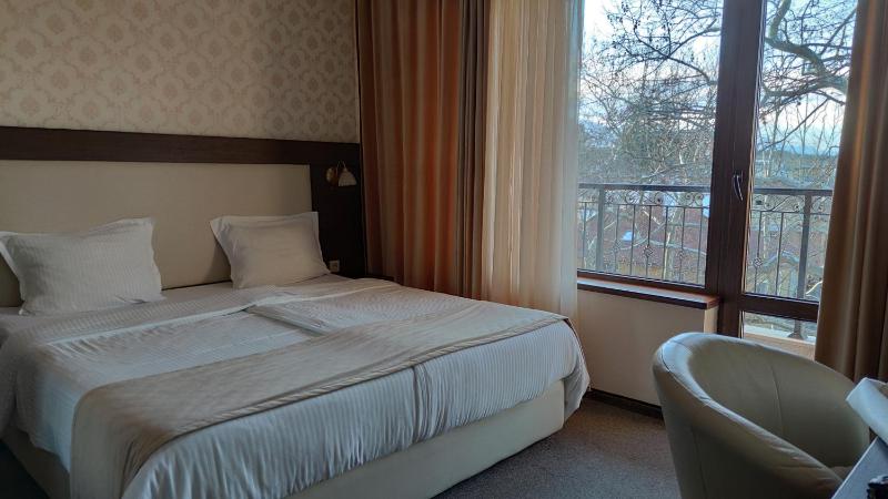 Double Room with Balcony image 4