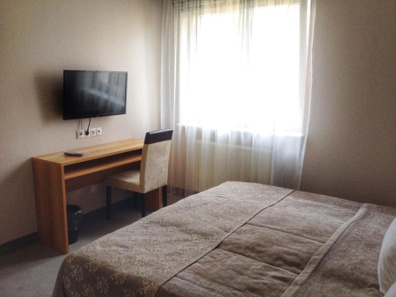 Standard Double Room image 3