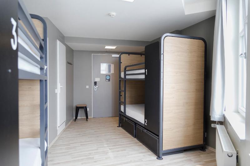 Private 4-Bed Room image 3