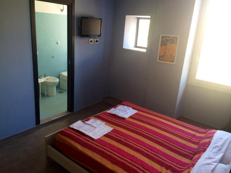Double or Twin Room with Garden View image 4