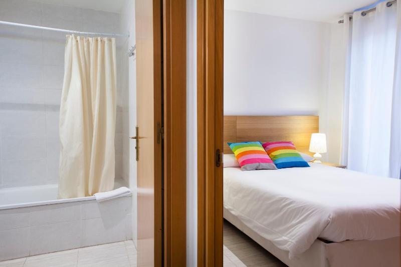 One-Bedroom Apartment image 4