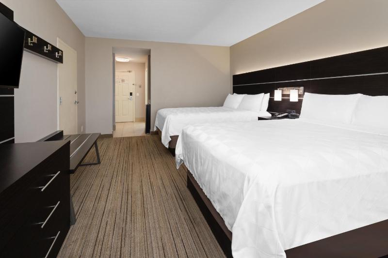 Standard Room with Two Queen Beds image 2