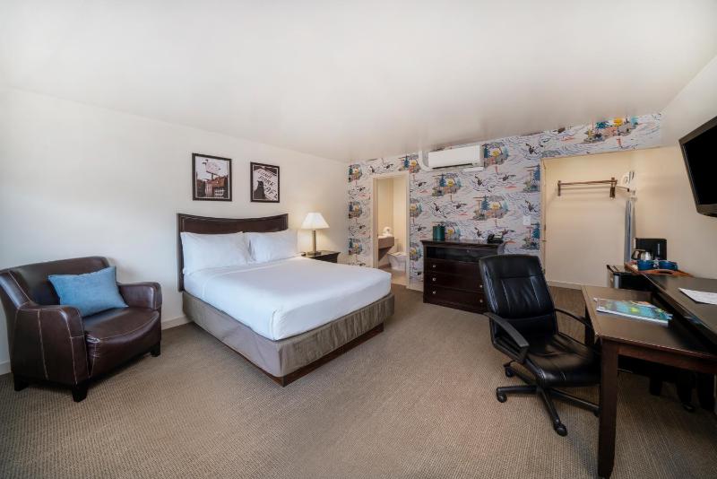 Queen Room image 3