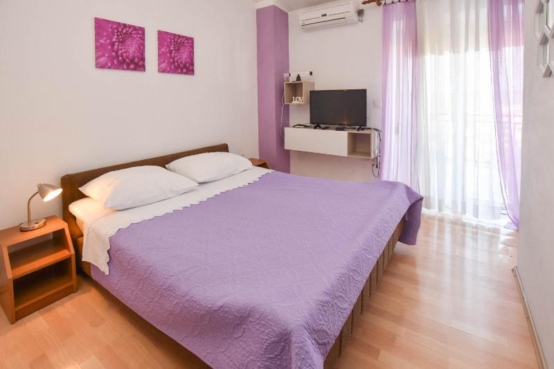 One-Bedroom Apartment image 1