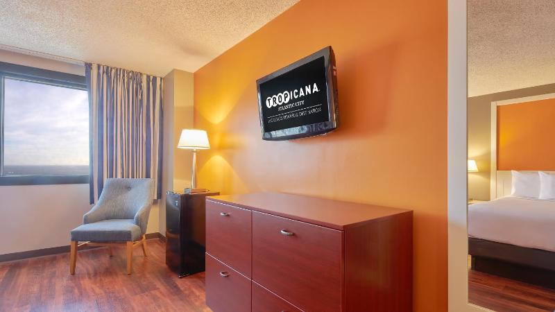 WEST CLASSIC ROOM 1 KING NON-SMOKING image 3