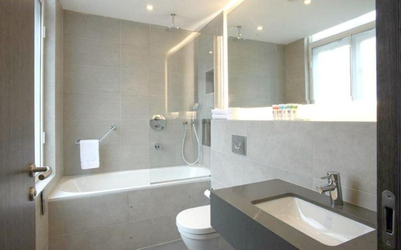 Superior Twin Room image 3