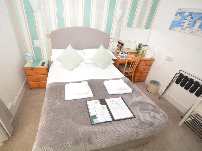 Double Room with Private Bathroom image 4