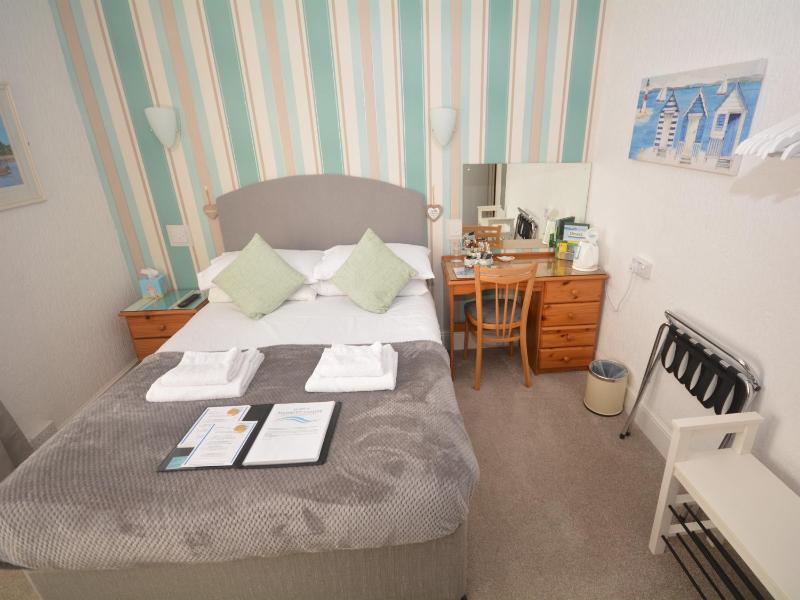 Double Room with Private Bathroom image 3