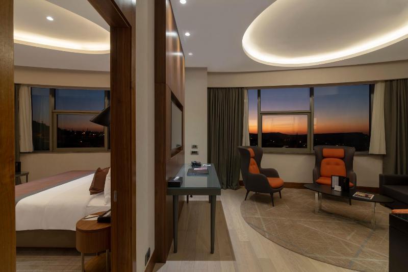 One-Bedroom King Suite - Non-Smoking image 1
