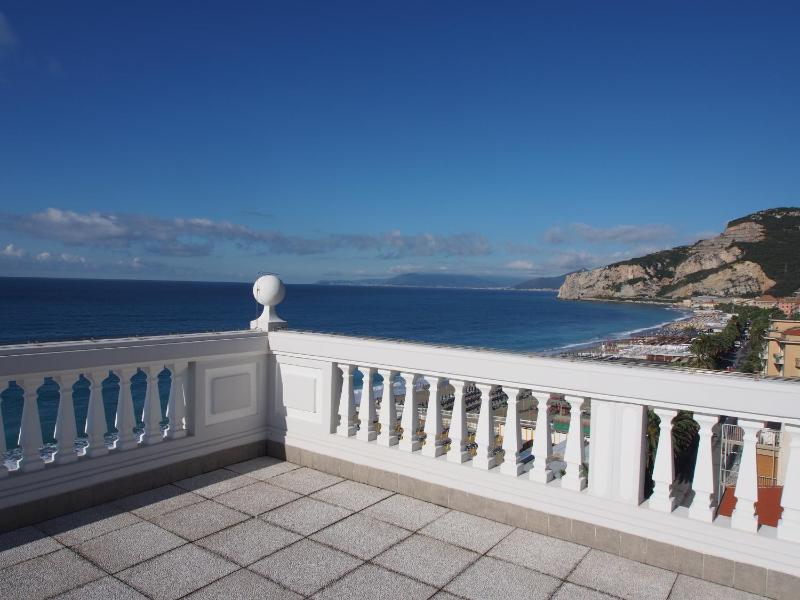 Lido Resort - image 13