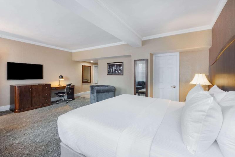 King Room with City View - Non-Smoking image 1