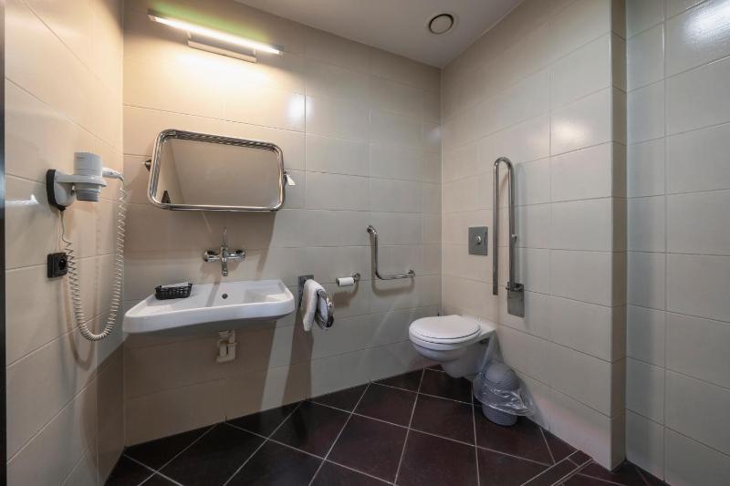 Single Room - Disability Access image 2
