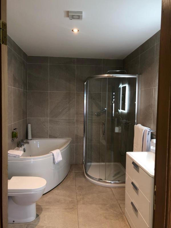 Executive Suite with Four Poster Bed image 1