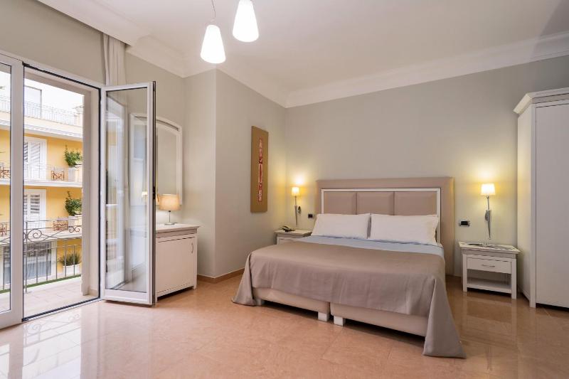 Standard Double or Twin Room image 4