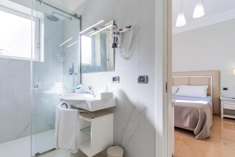 Single Room image 3