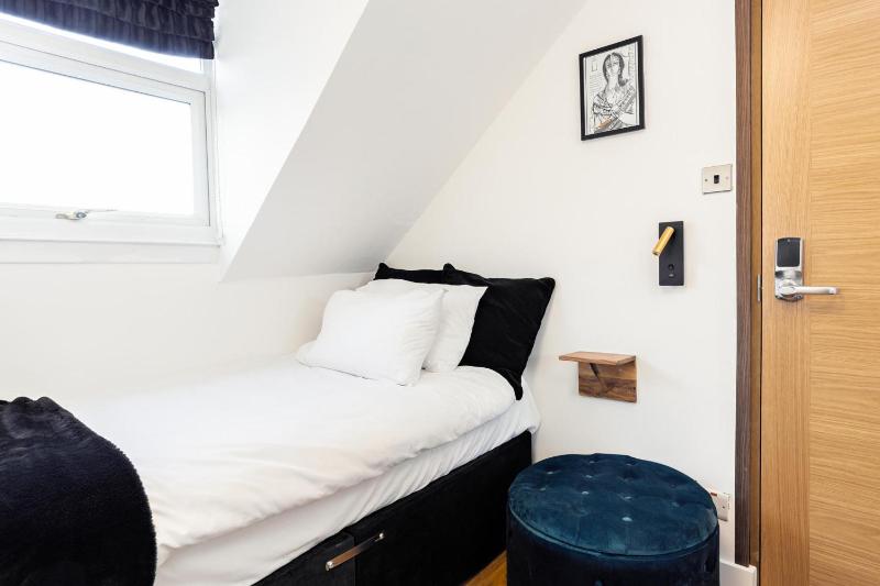 Loft Compact Single Room image 4