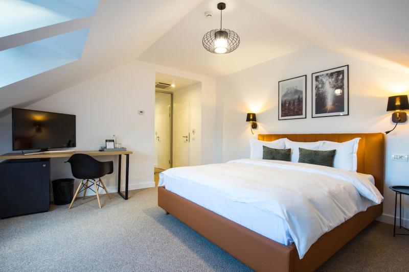 Standard Double Room image 4