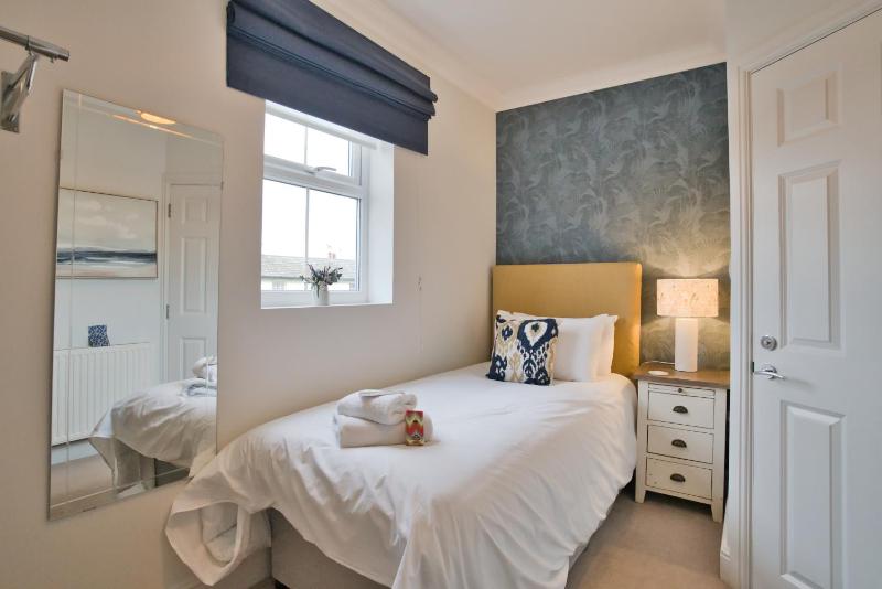 Single Room image 4