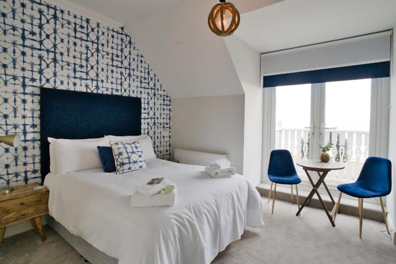 Double Room with Balcony and Sea View image 1