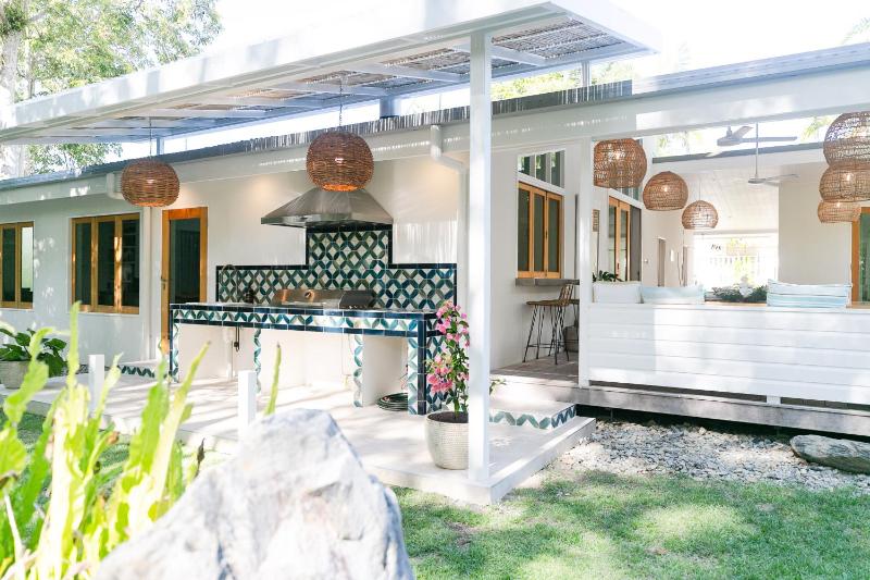Pineapple Petes Beach House - image 14