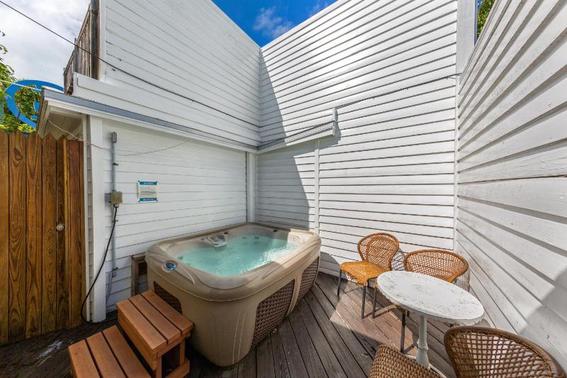 One-Bedroom Cottage image 4