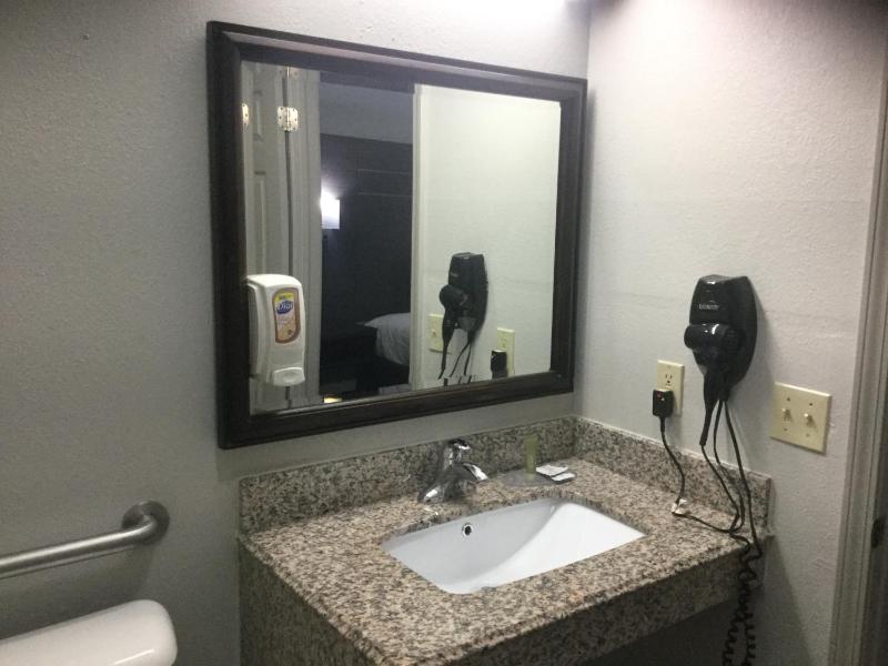 King Room image 3