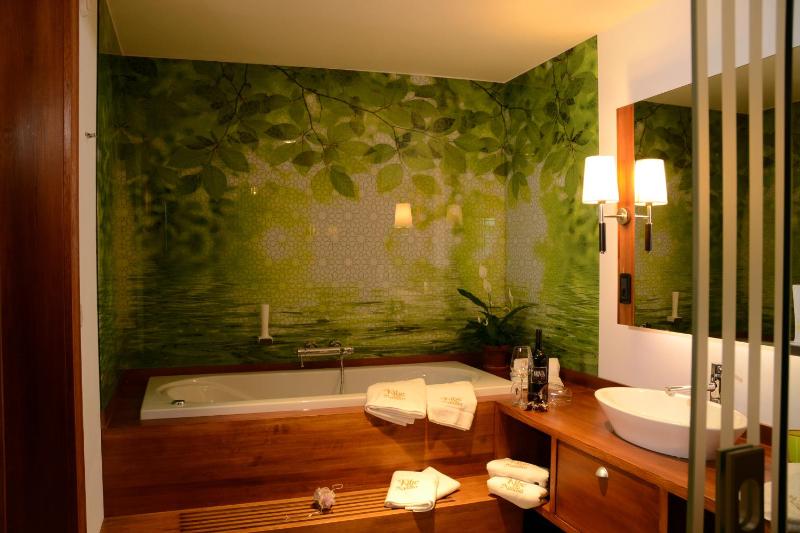 Double Room with Balcony image 2
