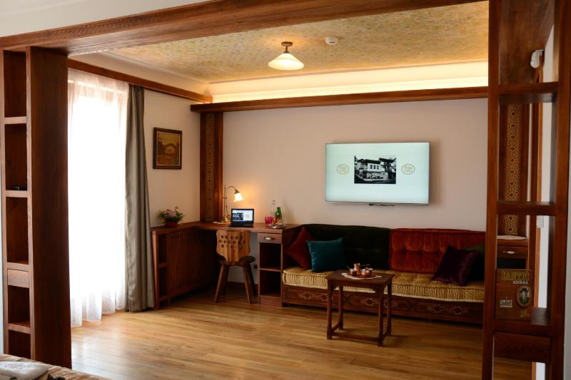 Double Room with Balcony image 3