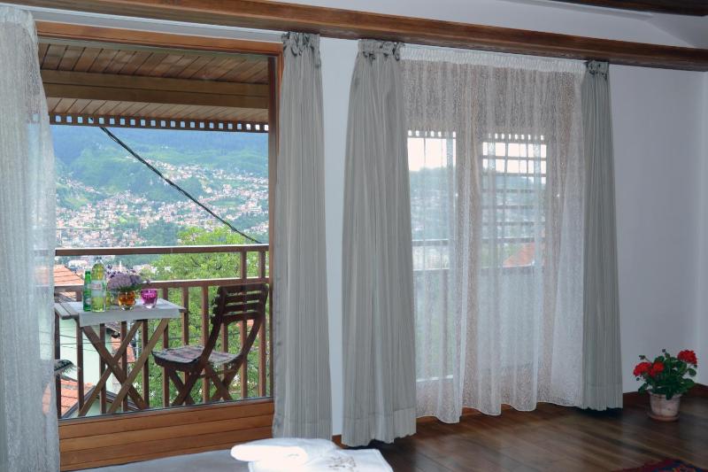 Deluxe Double Room with Balcony image 2