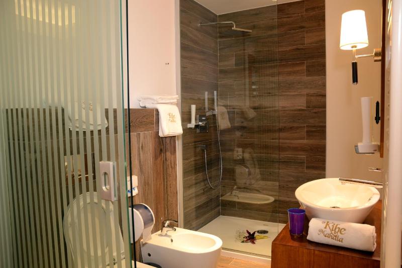 Double Room image 3