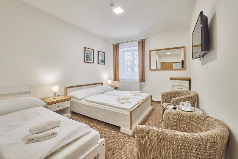 Triple Room with Private Bathroom image 1