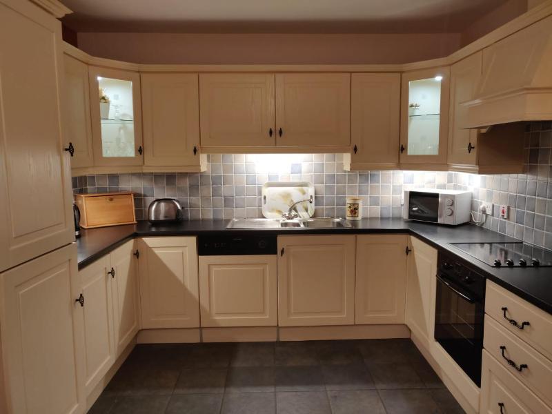 Three-Bedroom House(Millstone Cottage No.2) Without Hot Tub image 3