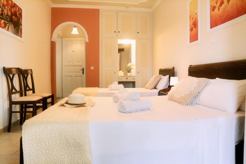 Double or Twin Room with Sea View image 3
