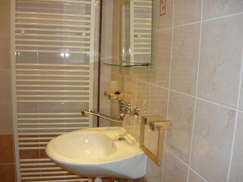 Twin Room image 2