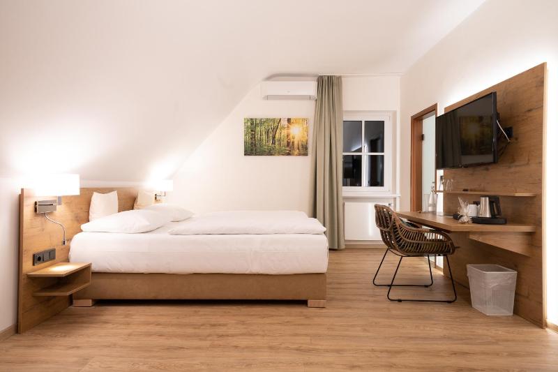 Deluxe Double Room image 1