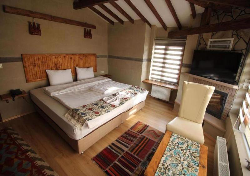 Deluxe Double Room with Fireplace image 3