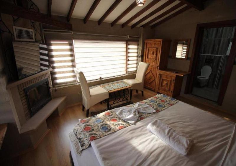Deluxe Double Room with Fireplace image 2