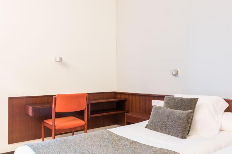 Double or Twin Room image 3
