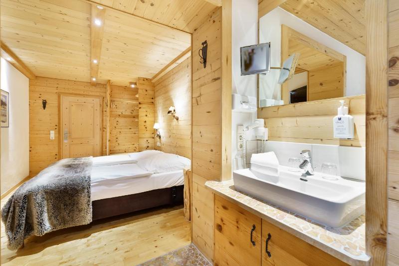 Comfort Double Room Mountain Chalet Style image 1