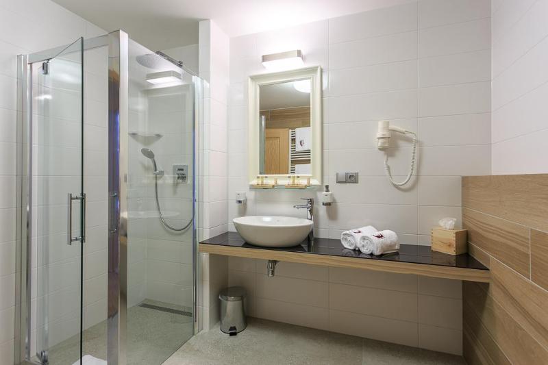 Double or Twin Room with Private Bathroom and Extra Bed image 4