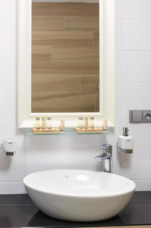 Double or Twin Room with Private Bathroom and Extra Bed image 2