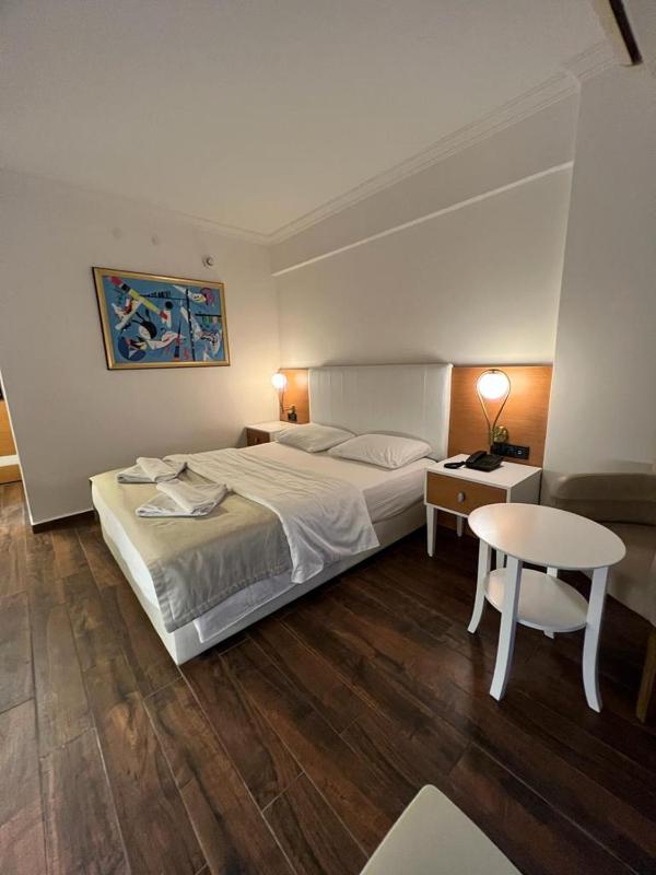 Deluxe Family Suite image 1