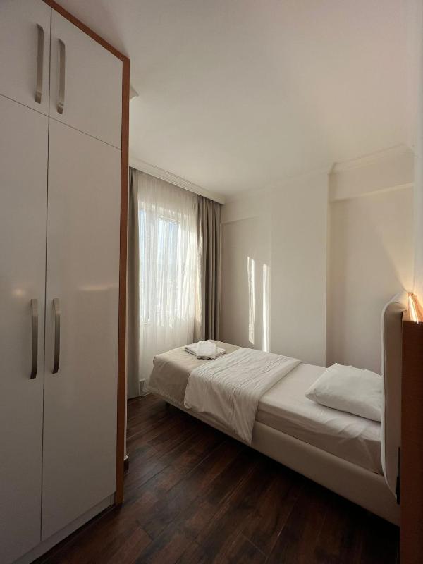 Deluxe Family Suite image 2