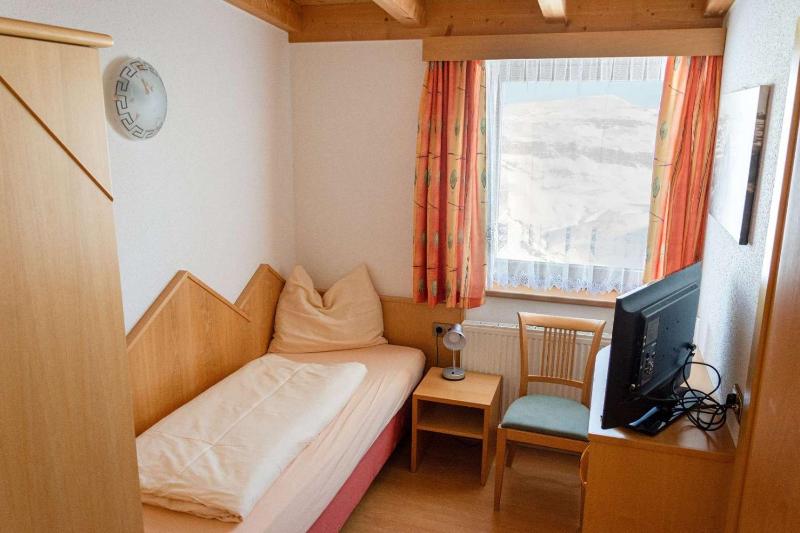 Single Room image 3