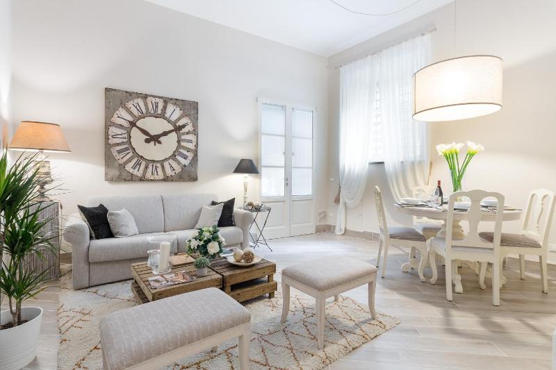 Casa Mirella central smart GROUND FLOOR apartment inside Lucca - image 1