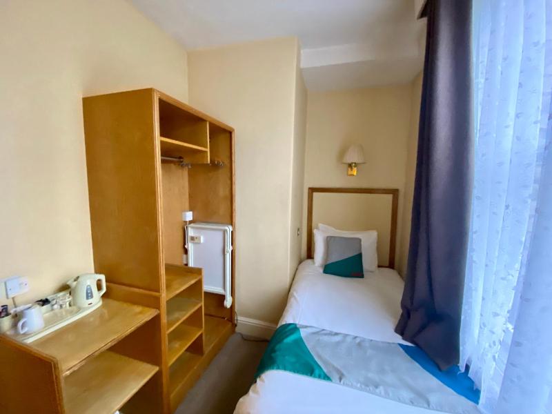 Standard Single Room image 4