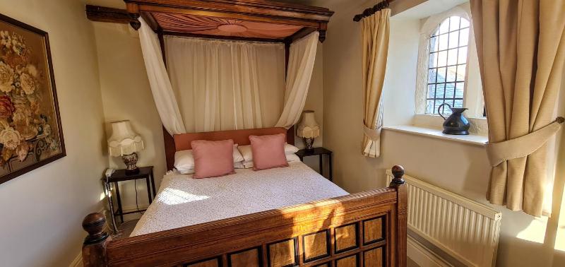 Main House - Double (No Pets) image 4